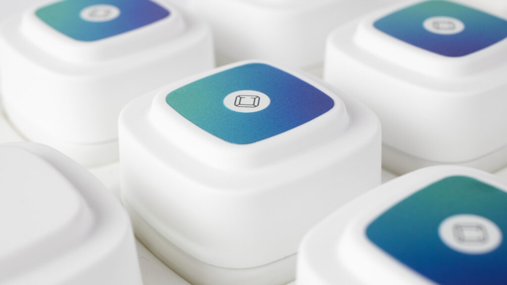 Calyx Containers Blue Label on Sprayed Concentrate mg Magazine mgretailer