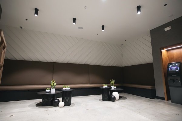 Urbn-Leaf-Spreading-San-Diego-Chic-San-Ysidro-cannabis-dispensary-lobby-mg-magazine-mgretailer